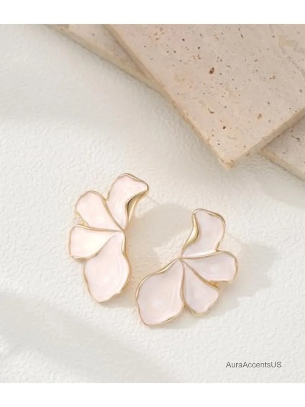 White Flower Dangle Earrings Chunky Gold Statement Floral Drop Vintage Jewelry